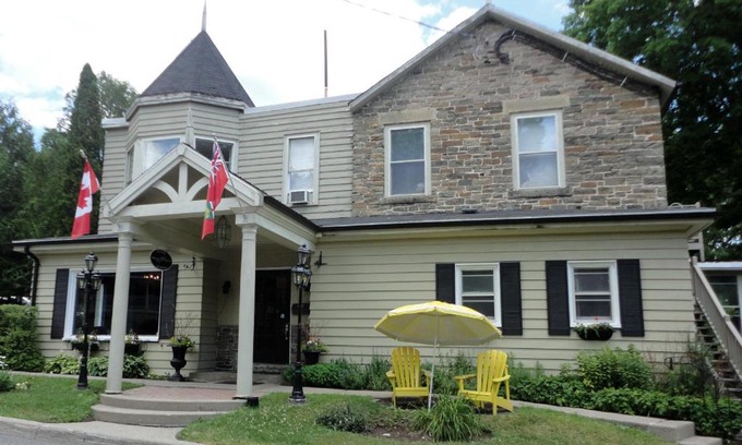 Bracebridge Hotel | Inn at the Falls