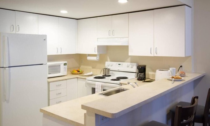 Quartier des Spectacles House | Just Minutes to Old Port! 3 Classy Units, Shopping & Dining, Full Kitchens