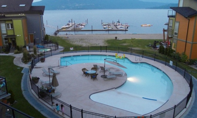 Scotch Creek House | Lakefront Modern & Luxurious 2 Bedroom & Loft
