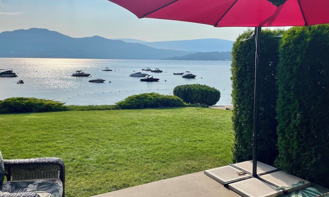 Scotch Creek House | Lakefront Shuswap townhouse in Scotch Creek (Buoy, private beach & pool/hot tub)