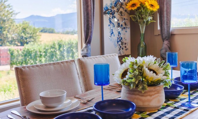Coldstream House | Lakeside Lemonade π12 Acres of Okanagan Paradise