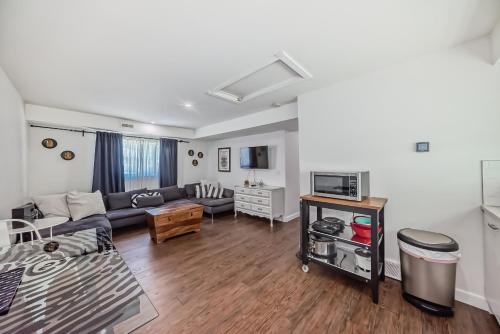 Forest Lawn House | Laneway Carriage House