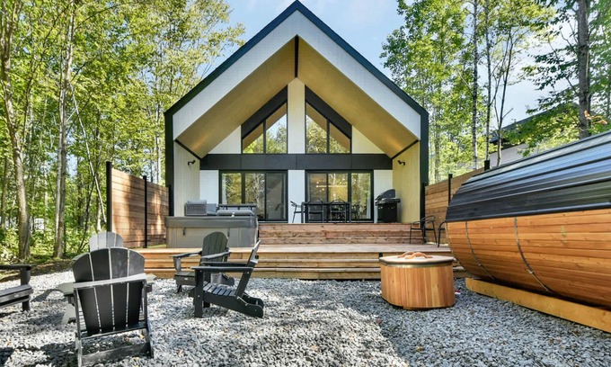 Pont-Rouge Ski Chalet | Le Scandinave – Nordic Retreat – Private Sauna, Spa & Cold Plunge
