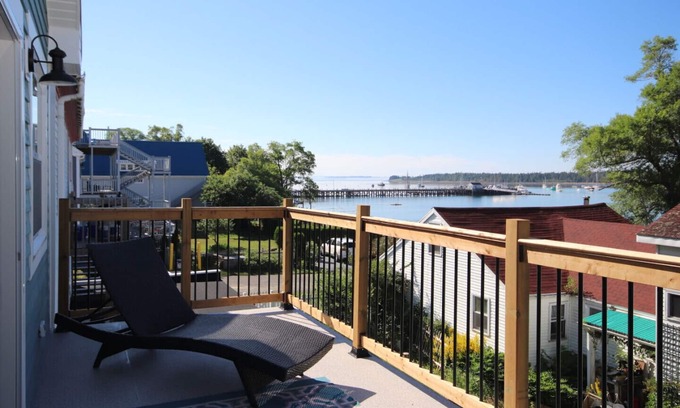 St. Andrews House | Location, location, location! Private - Waterview - Downtown Cottage
