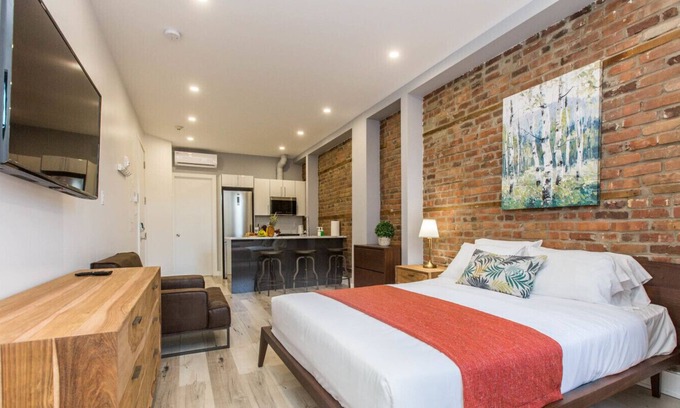 Mile End Condo | Loft Du Parc Lahai - Mile End - Luminous Studio Apt 304