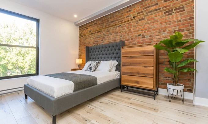 Mile End Condo | Loft Du Parc Lahai - Mile End - Glamorous Studio Apt 302