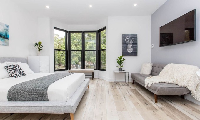 Mile End Condo | Lofts du Parc Lahaie - Mile End - Ultra Modern Studio Apt 201