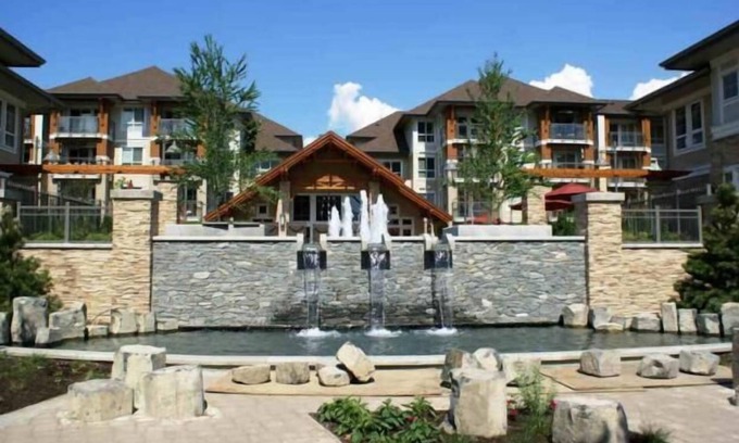 North End Condo | Lovely 2 BR/2 BA Pool Hot Tubs Downtown Waterscapes Walk to Waterfront/Dining