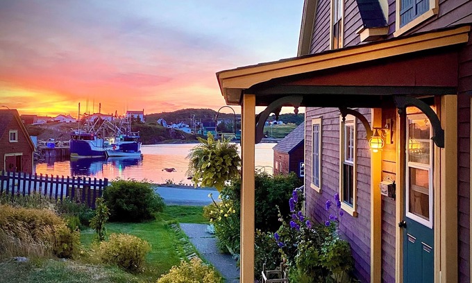 Twillingate House | Lupinfield Cottage - a Curated Guesthouse Experience