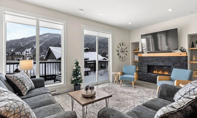 Sun Peaks House | Luxe Townhome: Minutes From The Slopes