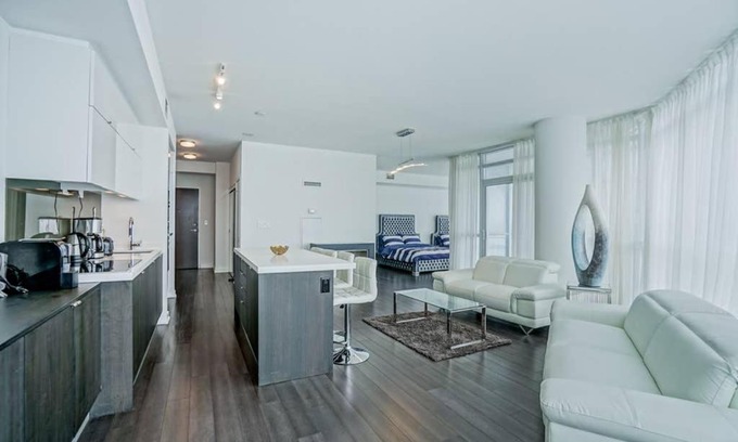 CityPlace Apartment | Luxurious Condo DT Amazing Lake Views sleeps 10+4
