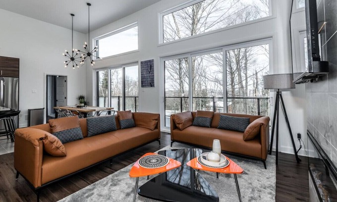 La Conception Ski Chalet | Luxurious Villa Tremblant 4 Bdrs w/Hot Tub B5