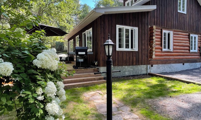 Port Sydney Cottage | Luxury log lake home in the heart of Muskoka.