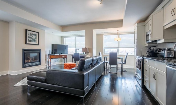 Downtown Apartment | Luxury One Bedroom Apartment in Kings Wharf