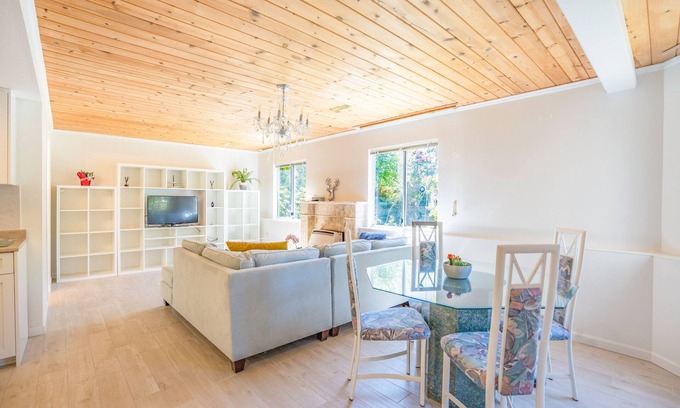 Upper Lonsdale House | Marvelous 2-bedroom ground-level suite with WiFi & a private fenced backyard