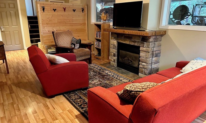 East Kootenay House | Marvelous 5-bedroom house with rustic charm in Panorama