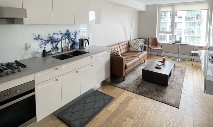 Downtown Eastside Condo | Modern Apartment in Downtown Vancouver next to Skytrain
