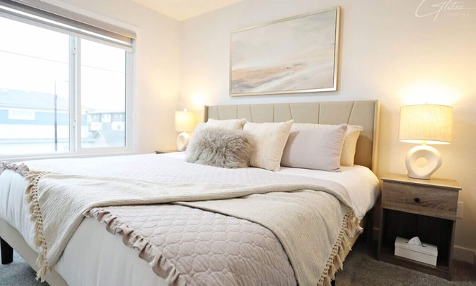 Leduc County House | Modern Retreat With 4 King Beds|Airport|Disney+