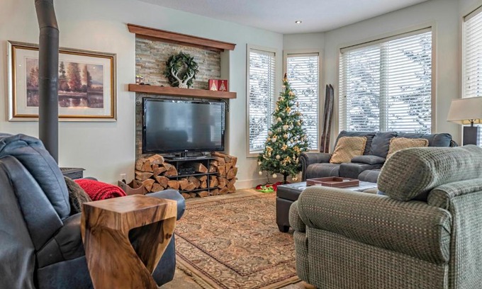 Silver Star Mountain Ski Chalet | Monashee Views