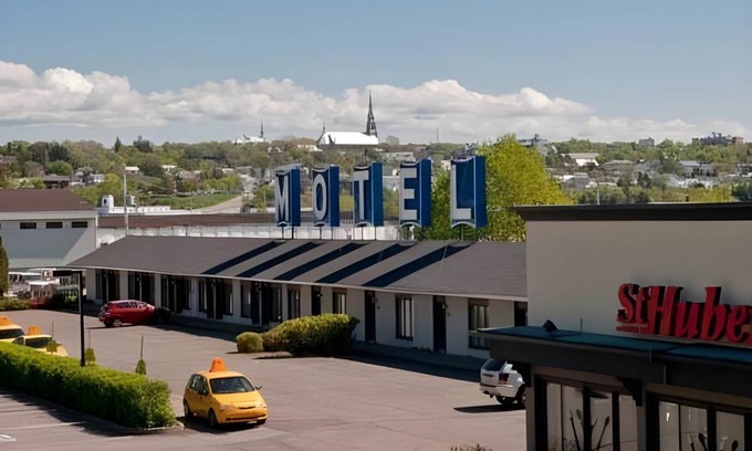 Riviere-du-Loup Regional County Municipality Hotel | Motel ∙ 8 guests