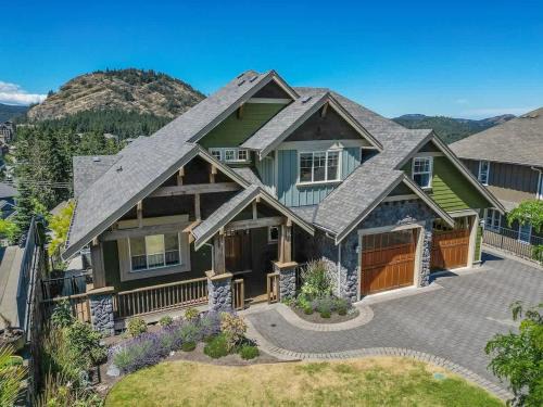 Downtown Victoria House | Mount Finlayson View Villa