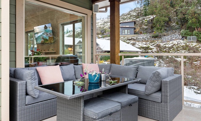 Regional District of Nanaimo House | Mountain/park view! near Linley Valley!