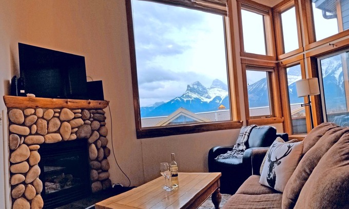 Canmore Condo | Mountain Views, Downtown Loft, Family Friendly, Walker's Paradise.