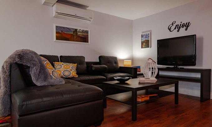 Yarmouth House | Nautical Themed one bedroom fully equipped apartment.