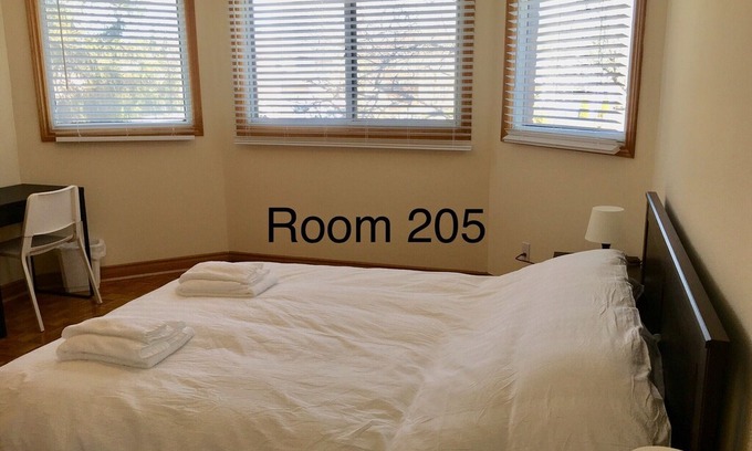 Islington - City Centre West House | Near Pearson Airport Subway 1 Queen Bed with Private Bath-Room 205