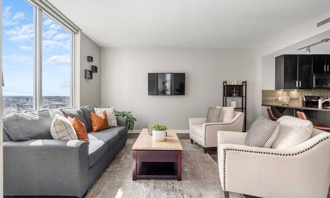 Beltline Apartment | Near Stampede/BMO Centre w Prkg & Gym (+18)