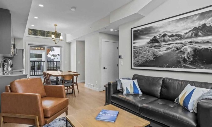 Harvie Heights Apartment | NEW 3BR HotTub-MTN View-Deck-BBQ