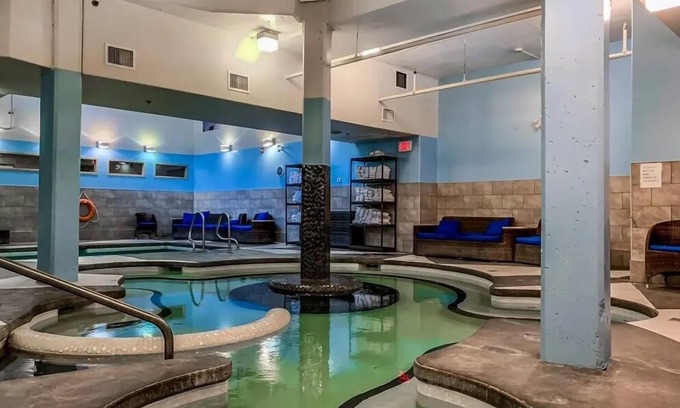 Cougar Creek Condo | New Listing ! Bright Corner 3BR Condo ✻ Family Friendly ✻ Park Pass