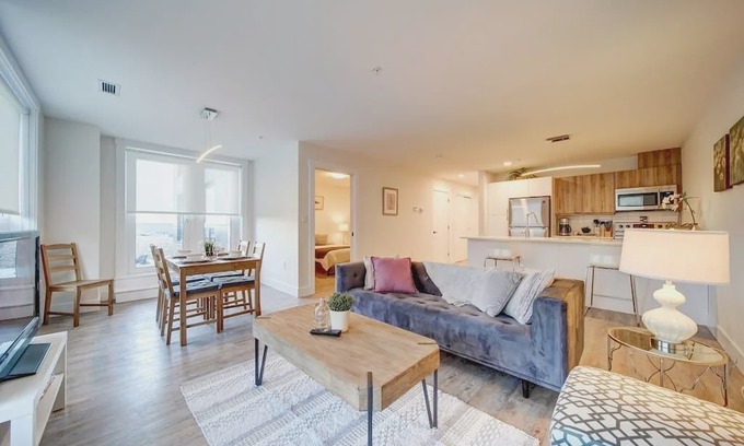 North End Condo | New Luxurious Modern 2BR Condo Sleeps 5 Coffee, AC, WIFI