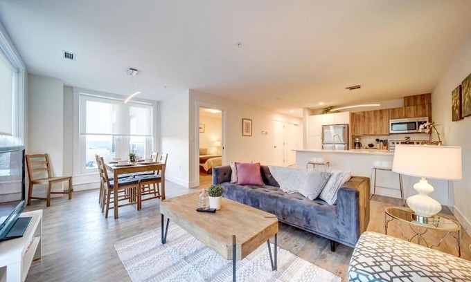 North End House | New Luxurious Modern 2BR Condo Sleeps 5 Coffee, AC, WIFI
