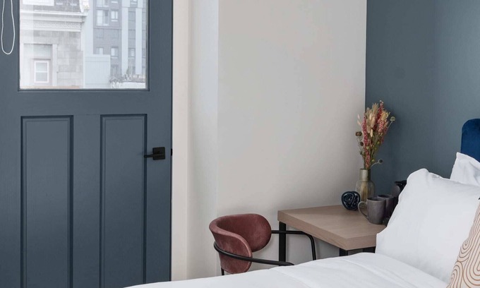 Gay Village Apartment | Newly fully-equipped studio in The Village!