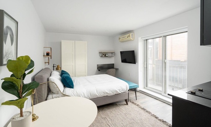 Latin Quarter Apartment | Newly renovated 1 bedroom Studio near Berri-UQAM