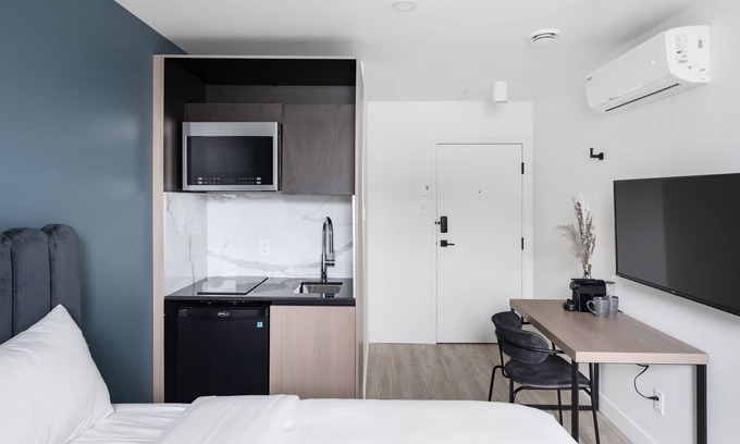 Gay Village Apartment | Newly renovated studio in Le Village