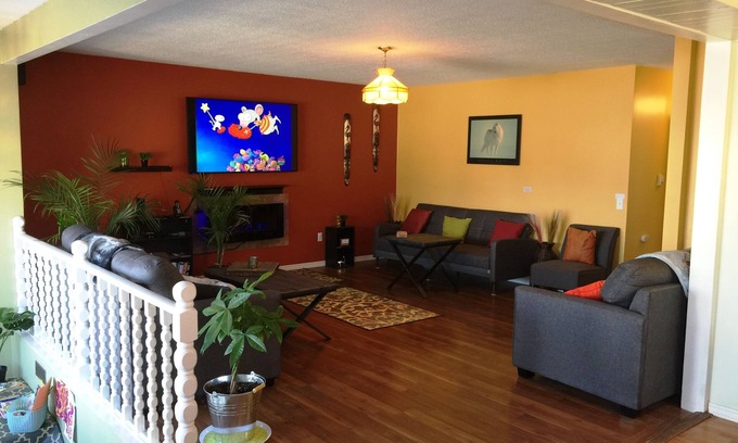 Niagara Falls House | Niagara Falls entire bungalow is minutes away from all the adventure and fun