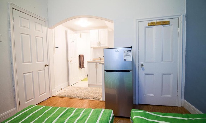 Kensington Market Apartment | One Bedroom Cozy apt near Kensington Market Unit 7 by Elevate Rooms