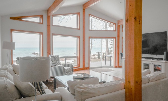 The Blue Mountains Cottage | Peak to Shore - Waterfront Cottage Located in Thornbury ON