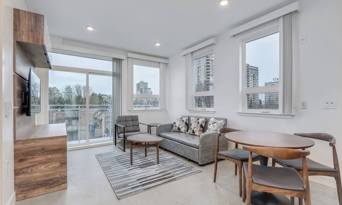 Downtown Vancouver Apartment | PENTHOUSE -Pet Friendly One Bedrooom @ 1170 Barclay