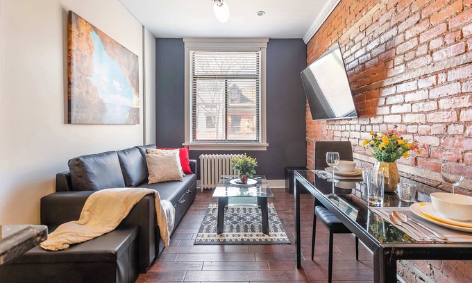 Central Hamilton Apartment | Pet-friendly 2BR Apartment Near Downtown