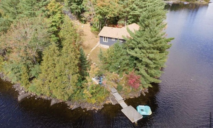 Dunchurch Cottage | Private, 4 season lakehouse with incredible views!
