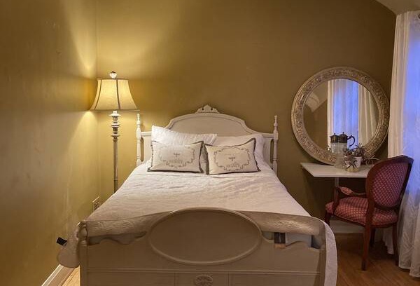 Tuxedo Resort | Private room ∙ 1 guest