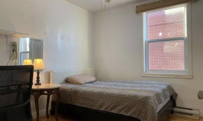 Cote-Des-Neiges—Notre-Dame-De-Grace Resort | Private room ∙ 1 guest