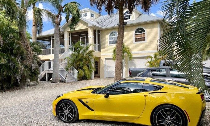 Truckland Apartment | Private for Couple or Single - Beach only 2 miles