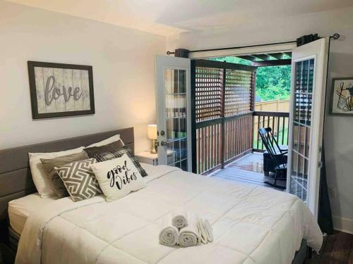 Niagara Falls House | Private House Fenced Yard-Walk Distance To Falls