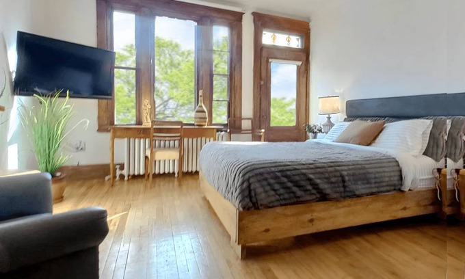 De Lorimier Resort | Private room ∙ 2 guests