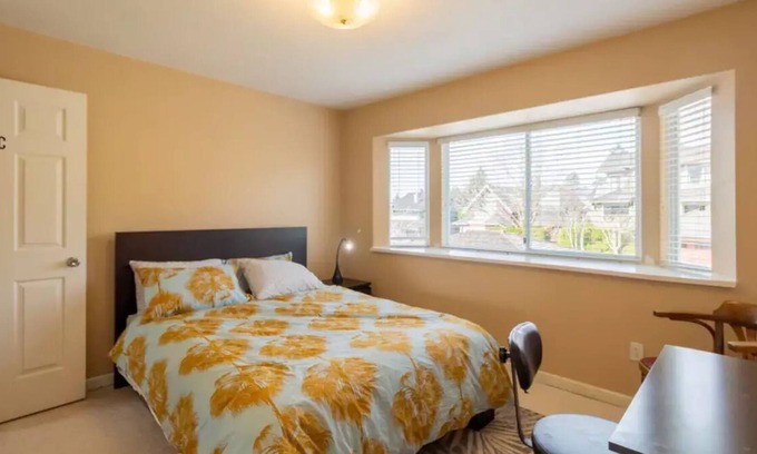 Shaughnessy House | Private Room C & Shared Bath