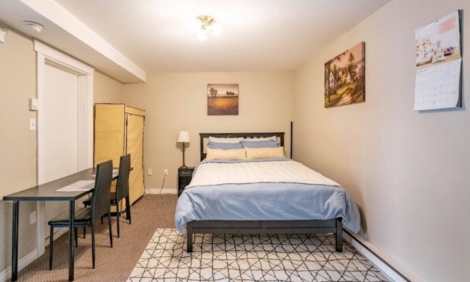Dartmouth House | Quad-k Suite, nA Cozy and private guest suite in Portland Estate.
